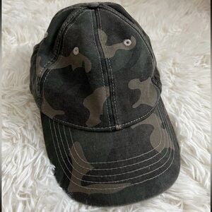 Women’s Camouflage Baseball Cap